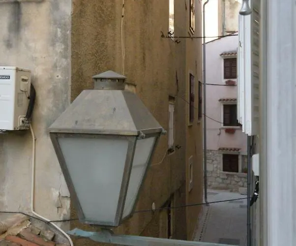 And Oliva Cres