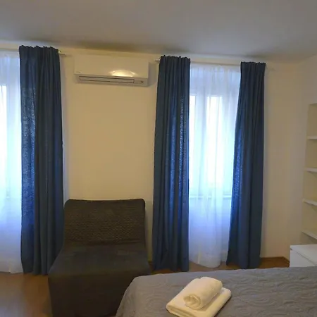 Gasthuis Apartments&rooms Oliva 4*
