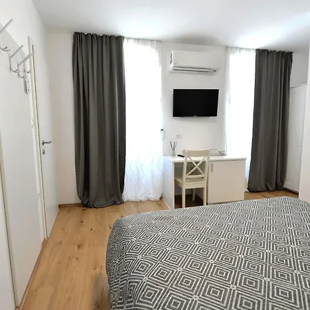 Apartments&rooms Oliva 4*