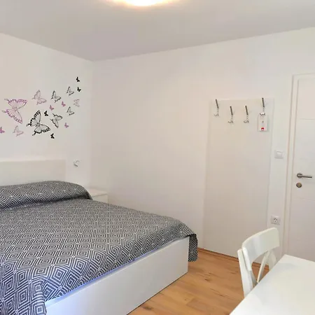 Gasthuis Apartments&rooms Oliva 4*