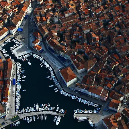 And Oliva Cres